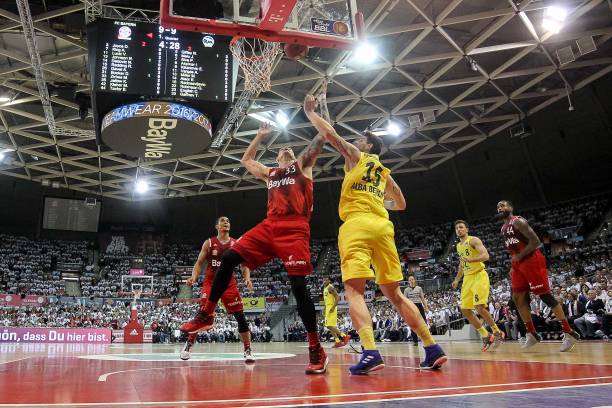 三分球更是 三分球更是